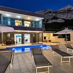Infinite Mit Schwimmbad Und Meerblick By Interhome Ferienhaus *