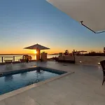 Infinite Mit Schwimmbad Und Meerblick By Interhome Makarska