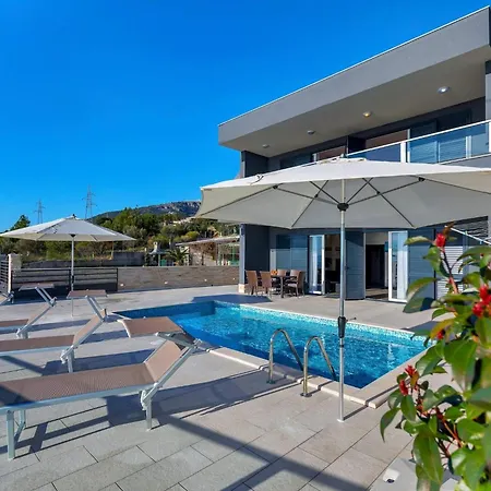 Ferienhaus Infinite Mit Schwimmbad Und Meerblick By Interhome *