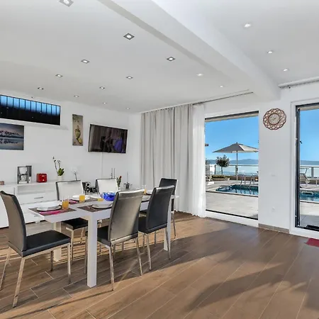 Infinite Mit Schwimmbad Und Meerblick By Interhome Ferienhaus Makarska