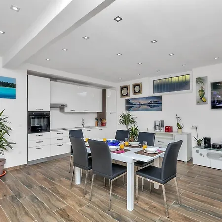 Ferienhaus Infinite Mit Schwimmbad Und Meerblick By Interhome