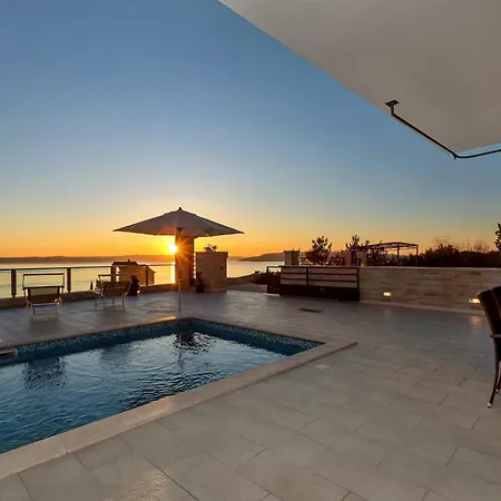 Infinite Mit Schwimmbad Und Meerblick By Interhome Makarská